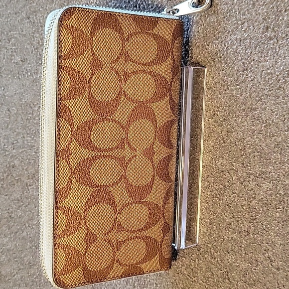 Coach signature C tan & baby blue zip wallet w/detachable wrist strap...EUC - Picture 4 of 10